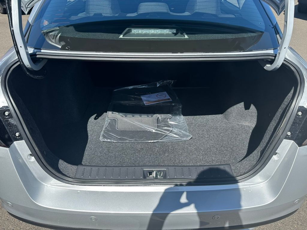 2025 Nissan Versa 1.6 S photo 25