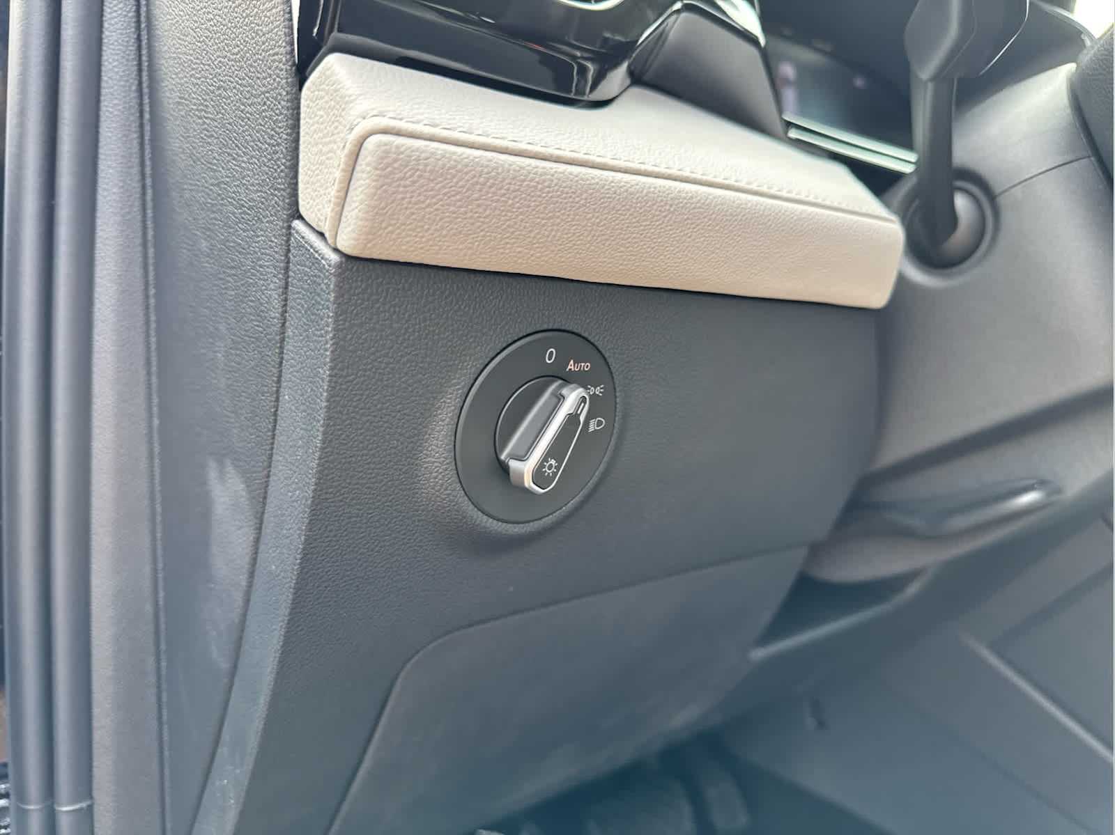 2025 Volkswagen Taos S photo 16