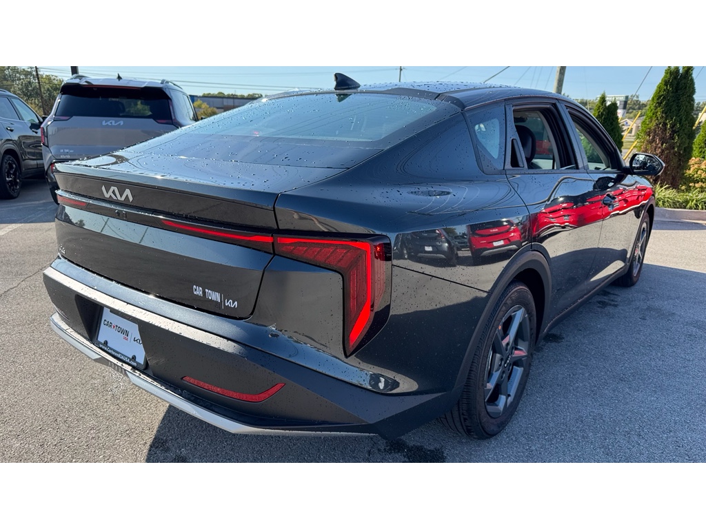 2025 Kia K4 LXS photo 3