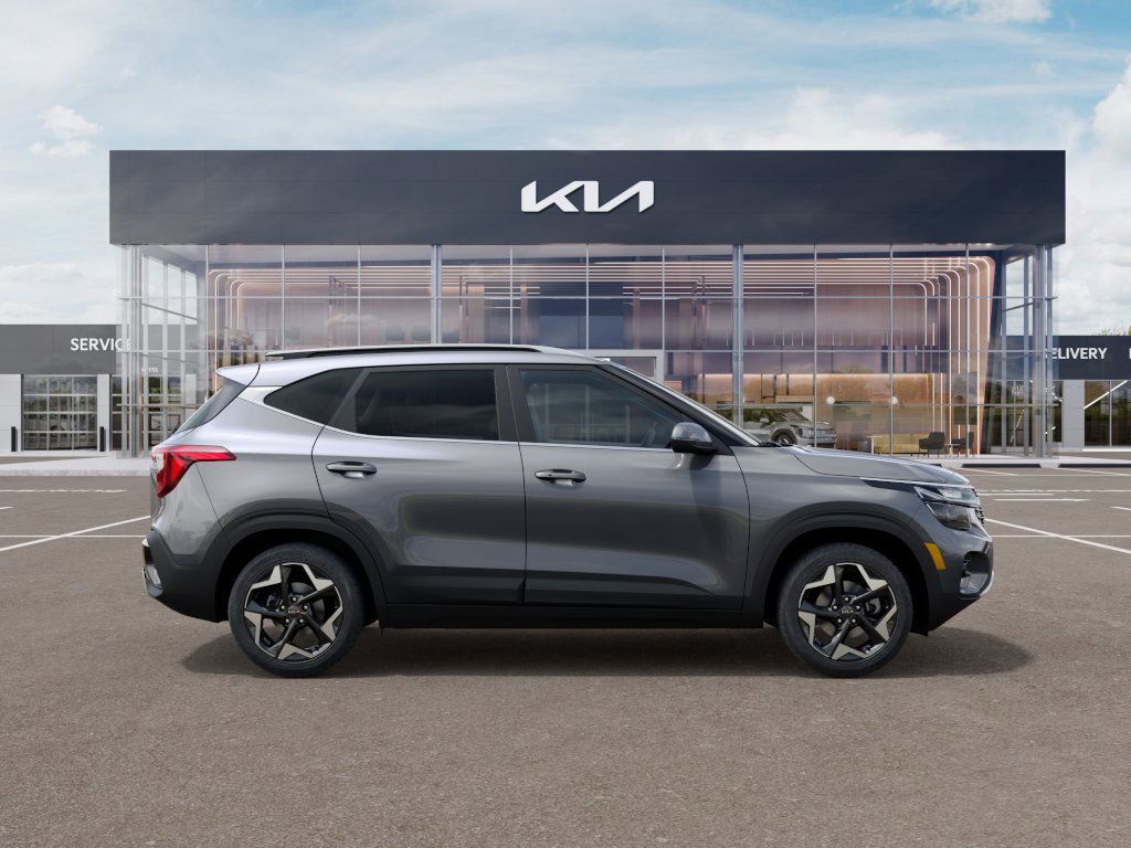 2025 Kia Seltos EX photo 6