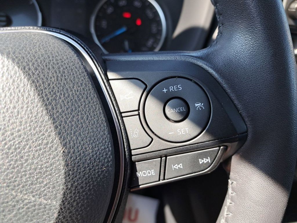 2022 Toyota RAV4 Hybrid XLE Premium photo 26