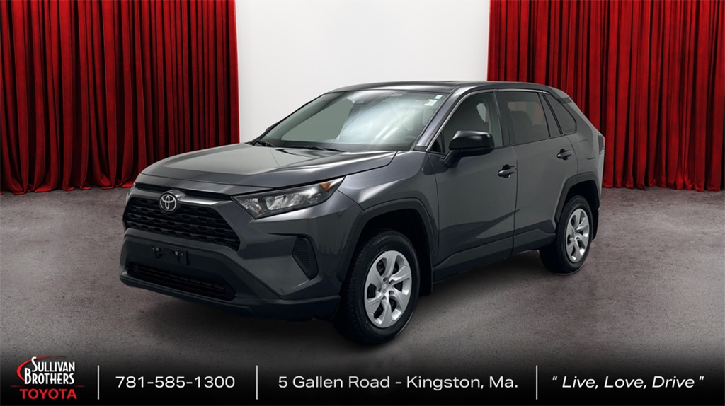 2022 Toyota RAV4 LE's photo