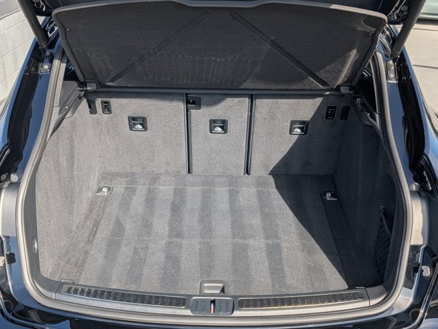2023 Porsche Macan T photo 12