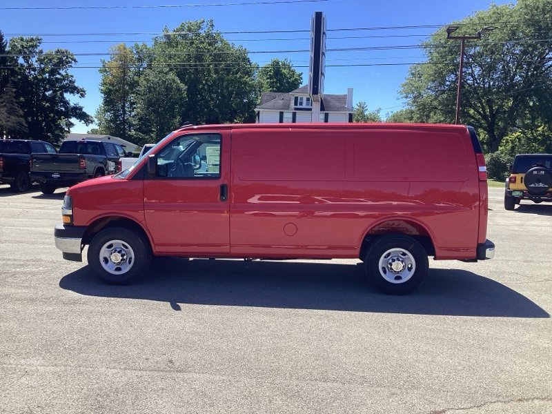 2025 Chevrolet Express 2500 Work Van photo 4
