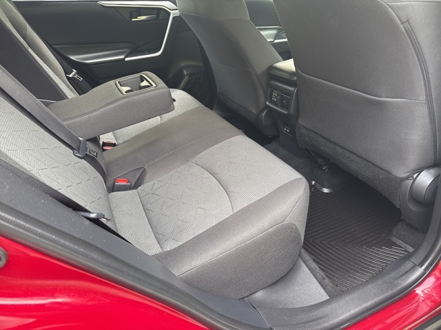 2022 Toyota RAV4 XLE photo 6