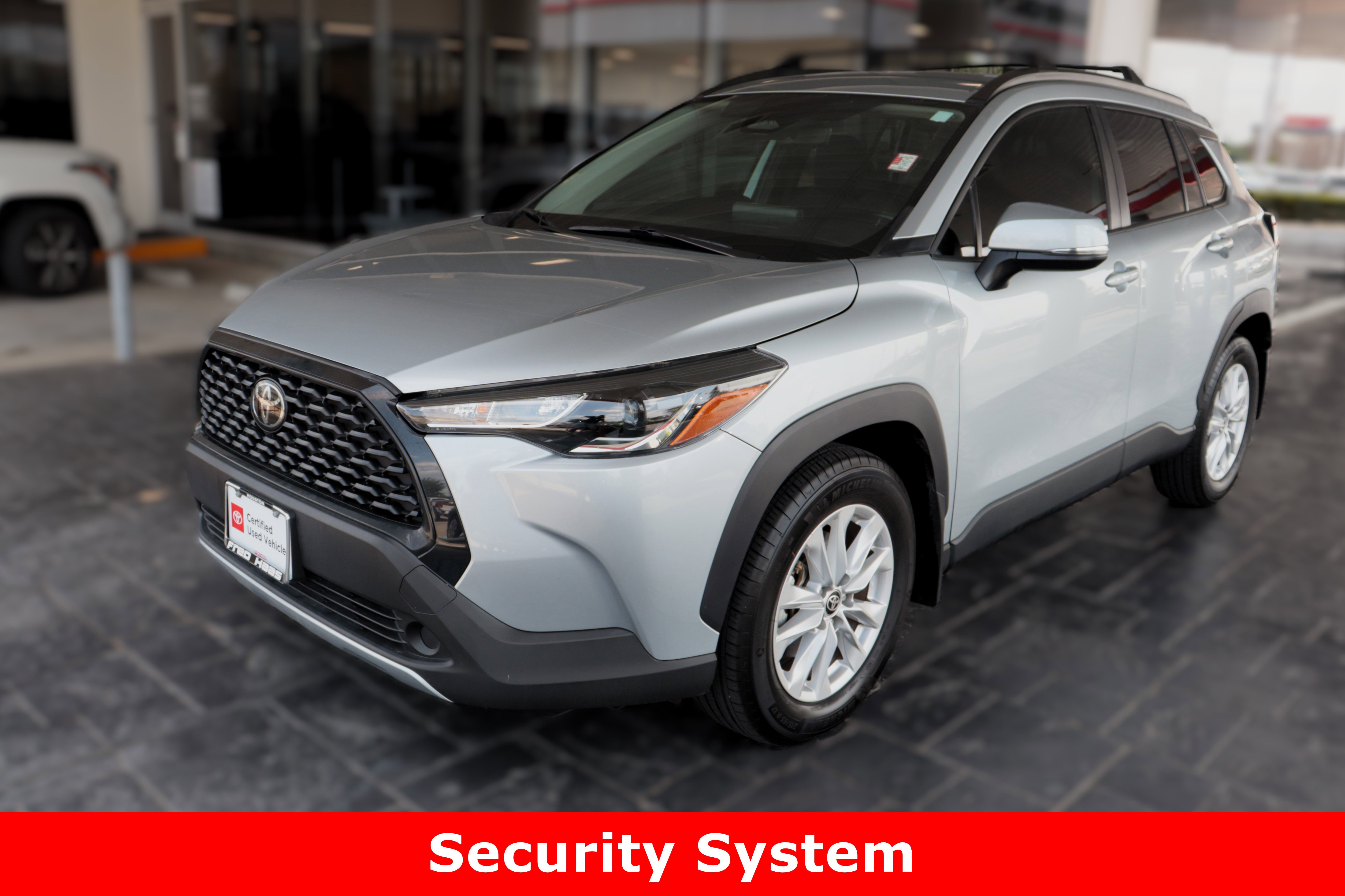 2024 Toyota Corolla Cross LE photo 3
