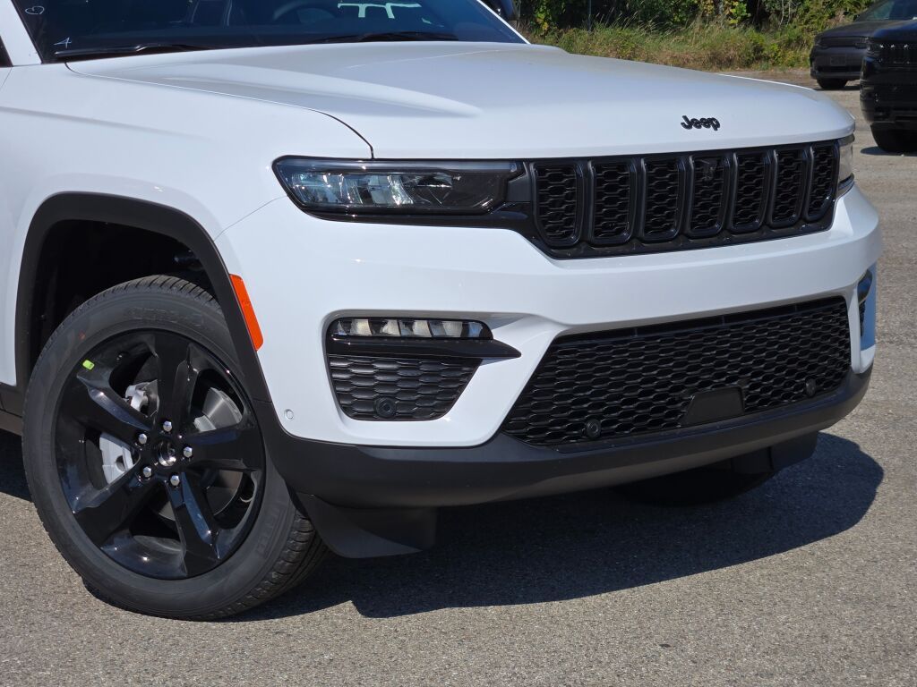 2025 Jeep Grand Cherokee Limited photo 2