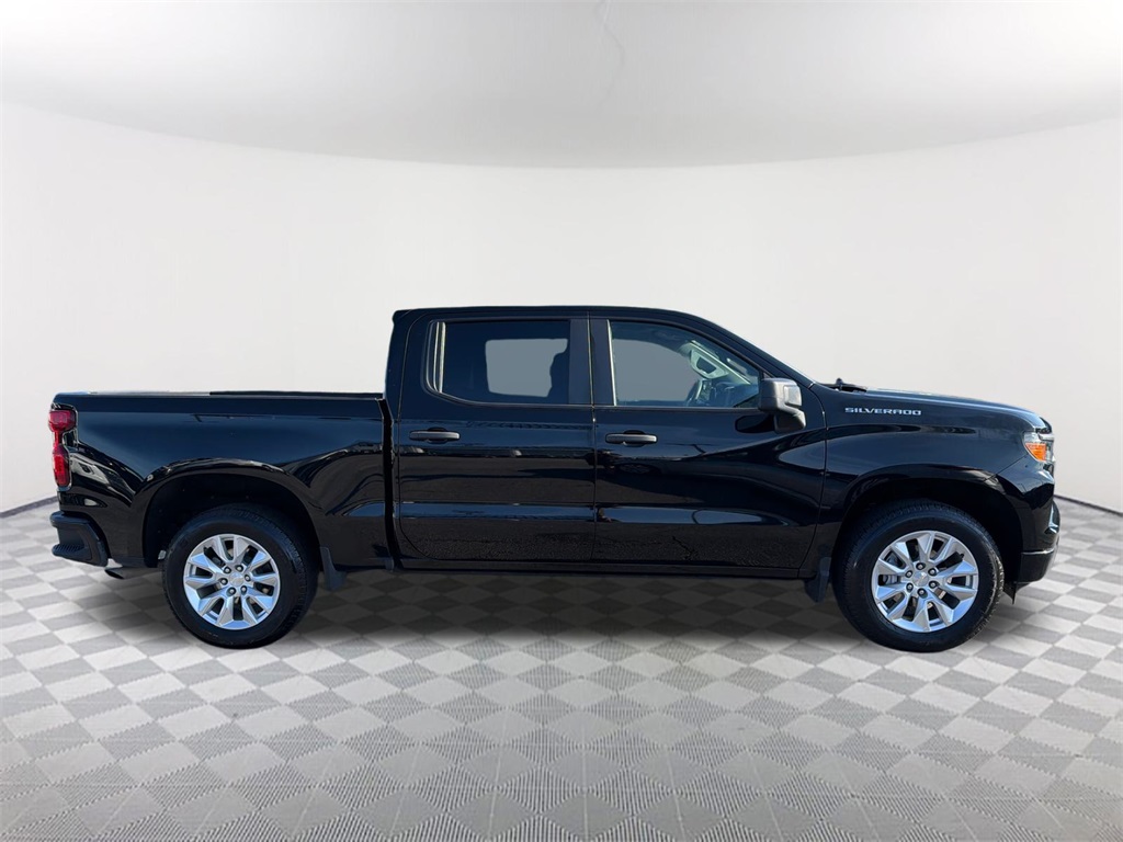 2024 Chevrolet Silverado 1500 Custom photo 3