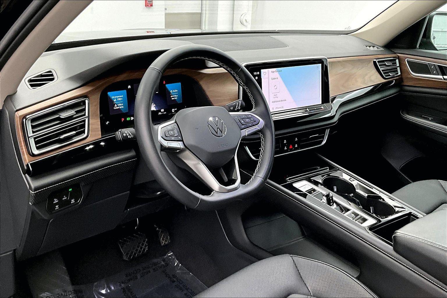 2024 Volkswagen Atlas SE Technology photo 3