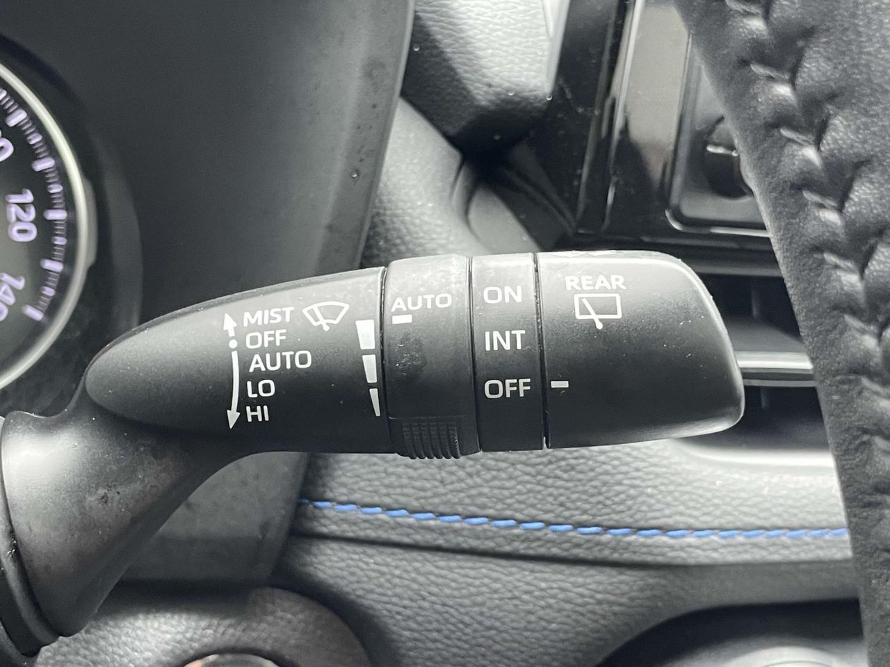 2022 Toyota RAV4 Hybrid SE photo 17