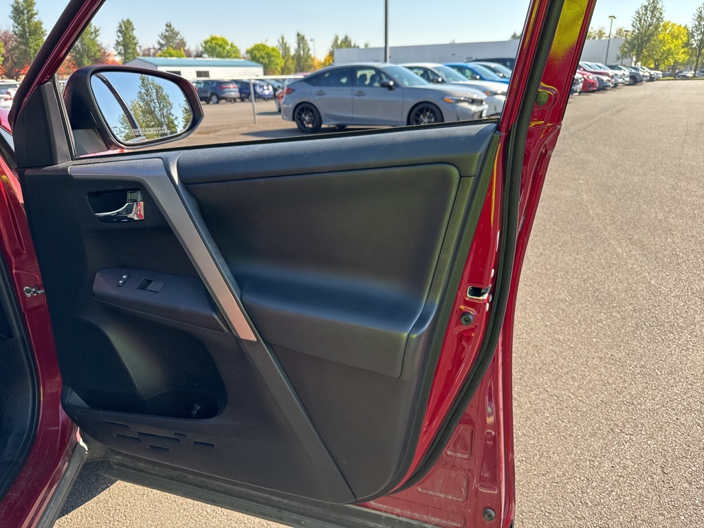 2018 Toyota RAV4 XLE photo 23
