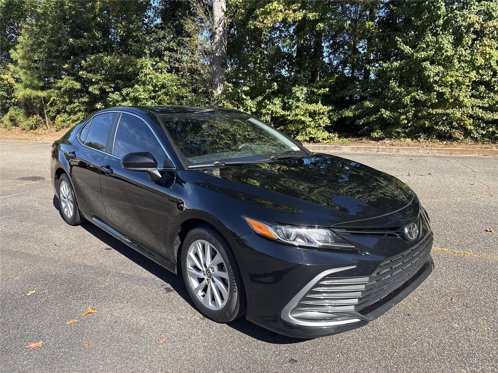 2022 Toyota Camry LE photo 3