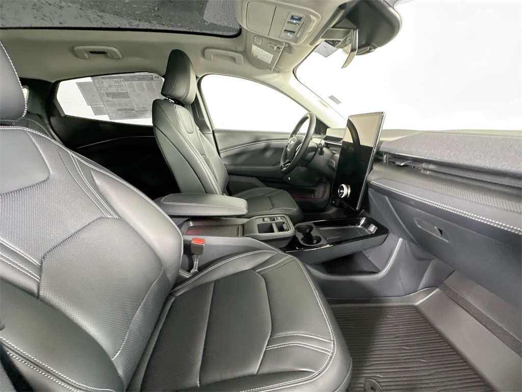 2025 Ford Mustang Mach-E Premium photo 27