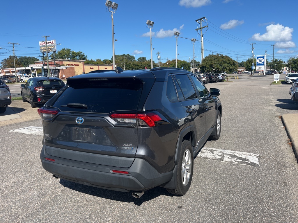 2021 Toyota RAV4 Hybrid XLE photo 2