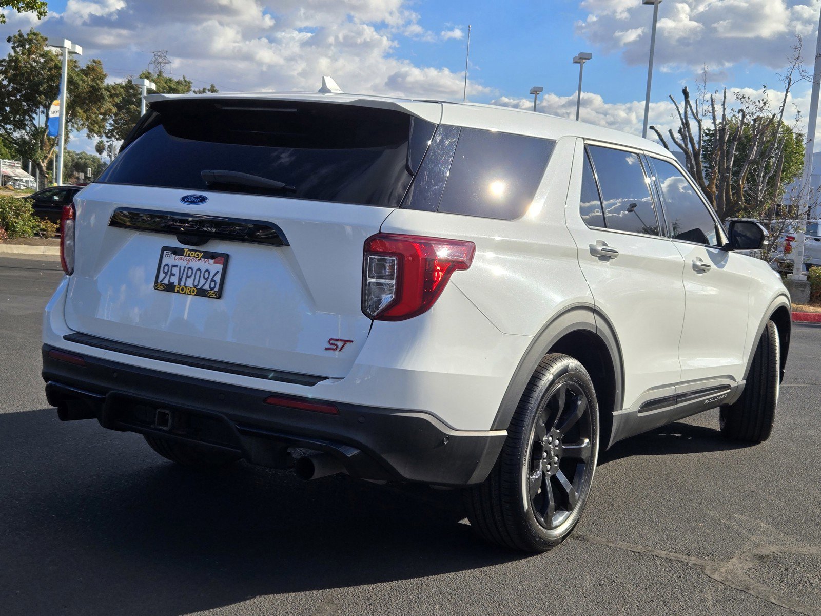 2022 Ford Explorer ST photo 4