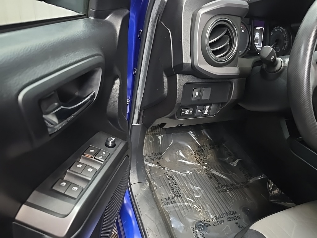 2022 Toyota Tacoma TRD Off-Road V6 photo 26