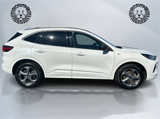 2023 Ford Escape ST-Line photo 4