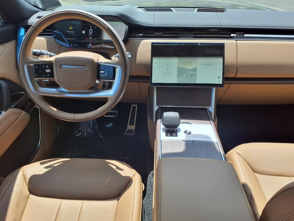 2025 Land Rover Range Rover SE photo 3