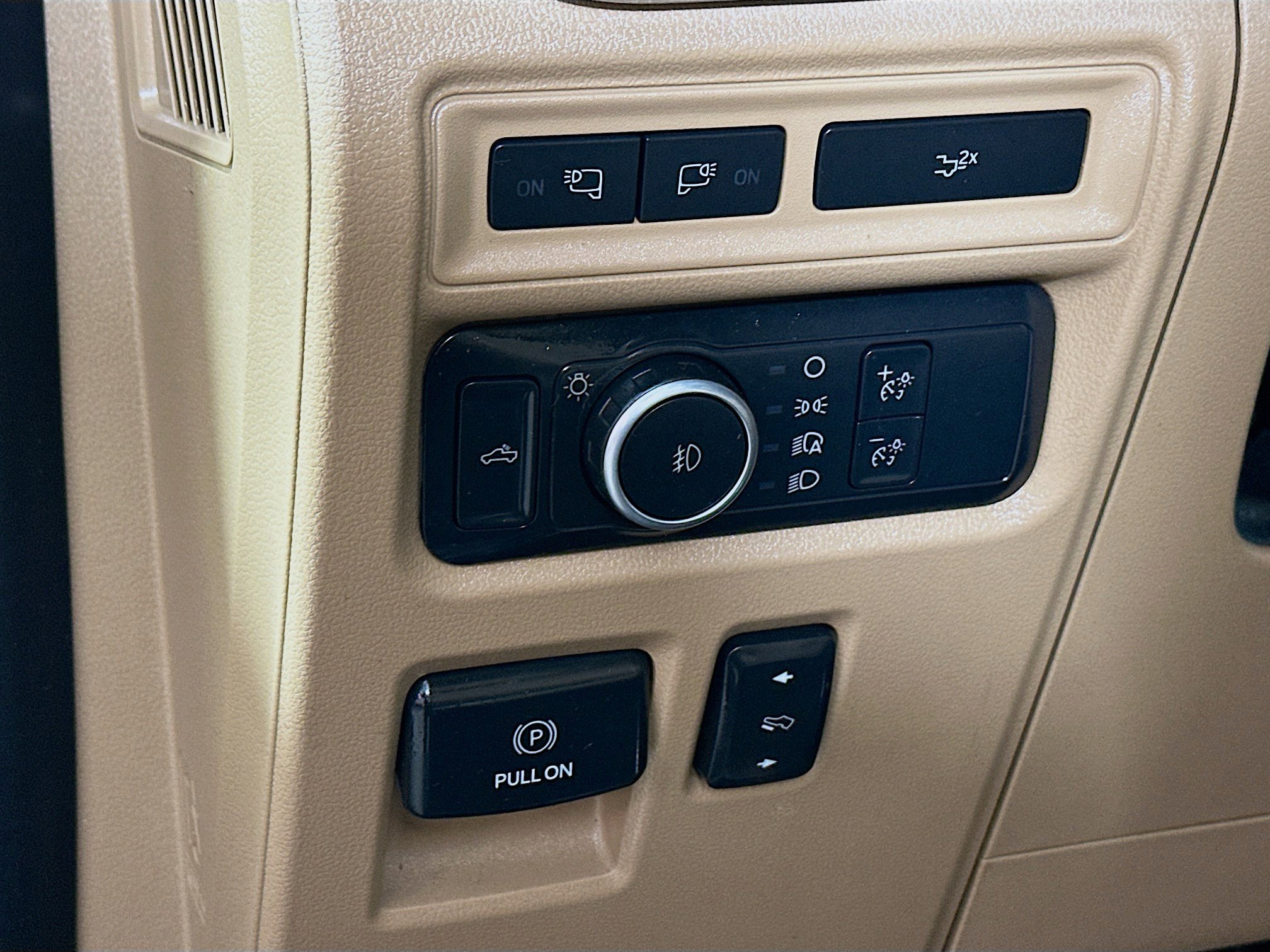 2022 Ford F-150 Lariat photo 10