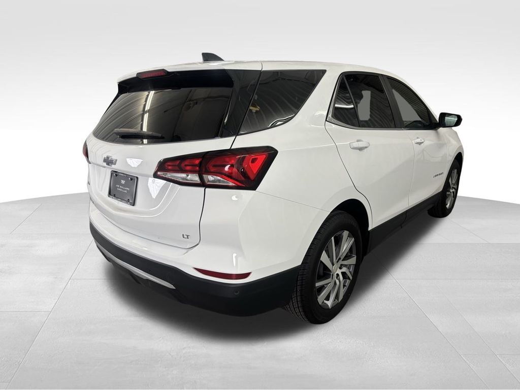 2022 Chevrolet Equinox LT photo 2