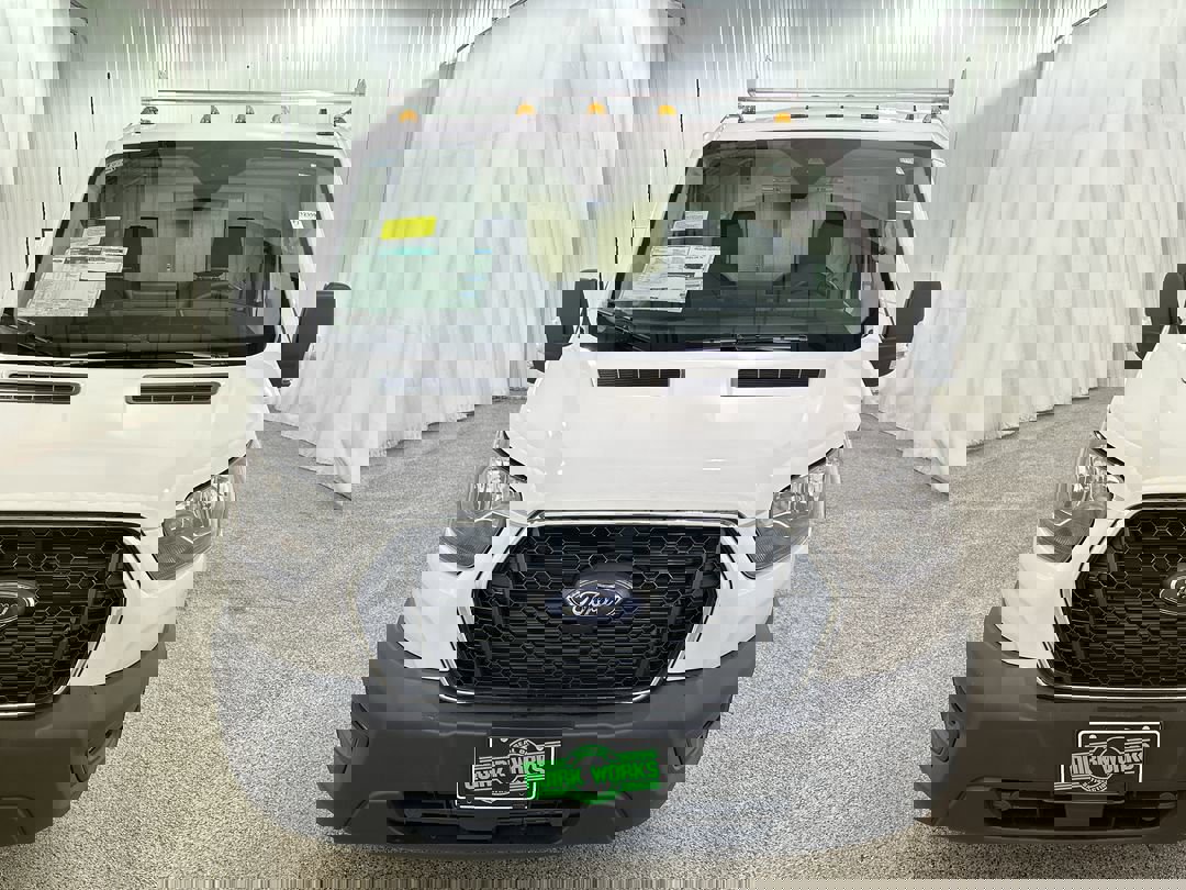 2024 Ford Transit Cutaway photo 2