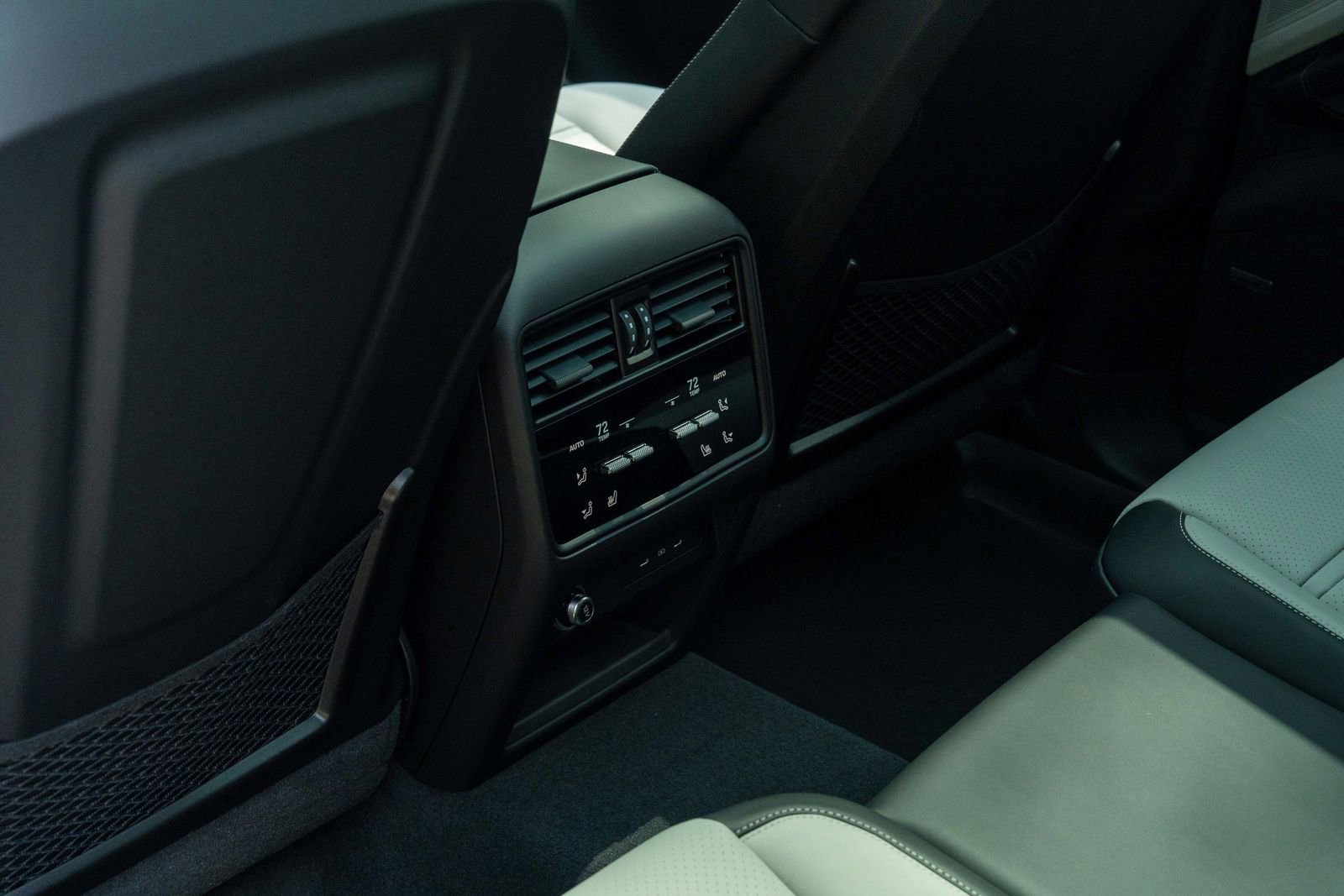 2025 Porsche Cayenne Base photo 34