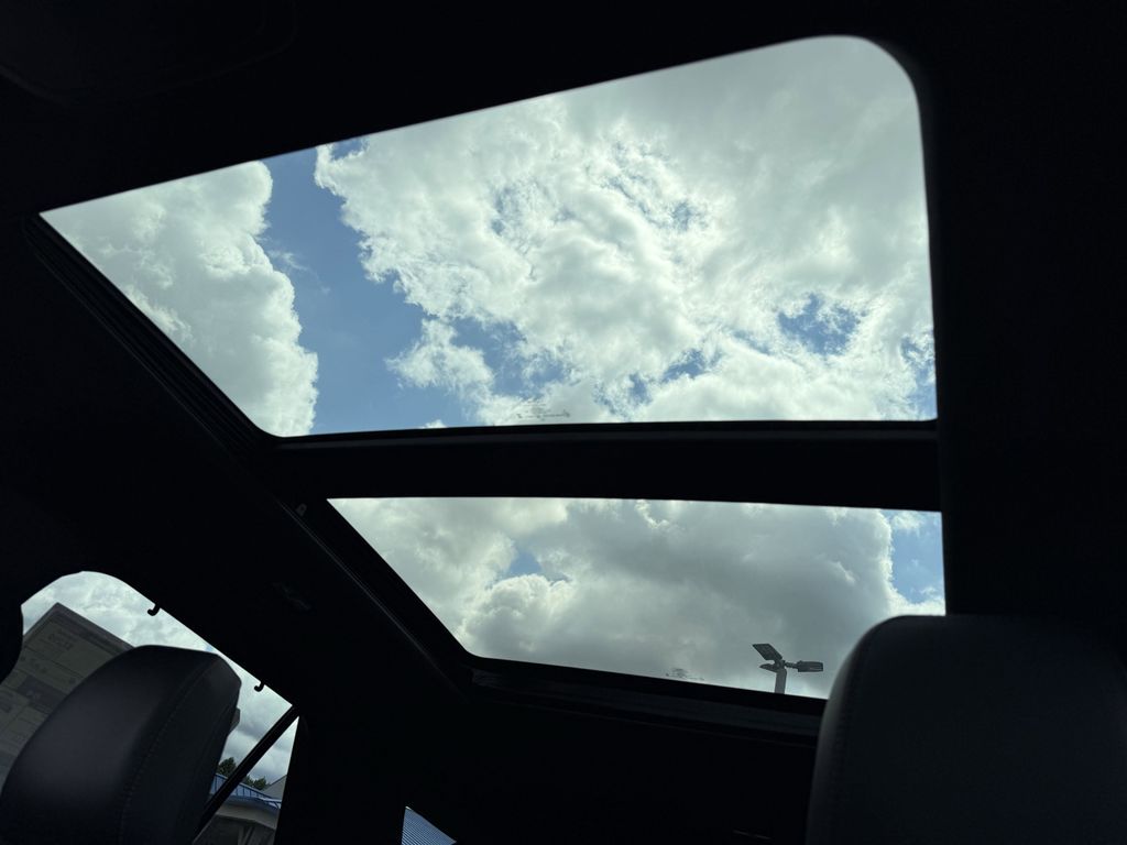 2025 Ford Explorer ST photo 4