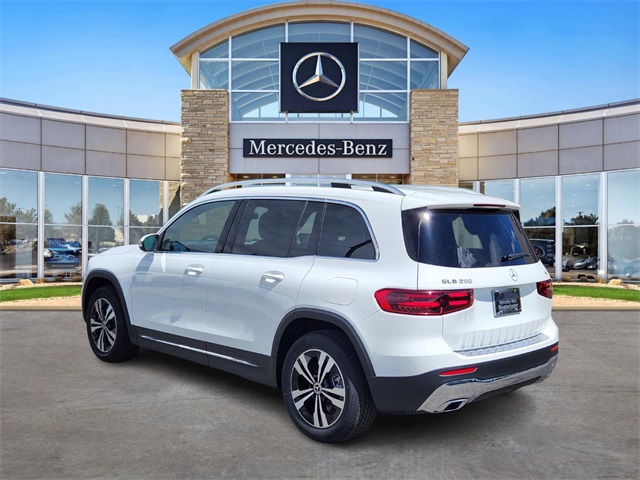 2025 Mercedes Benz GLB 250 4MATIC photo 3
