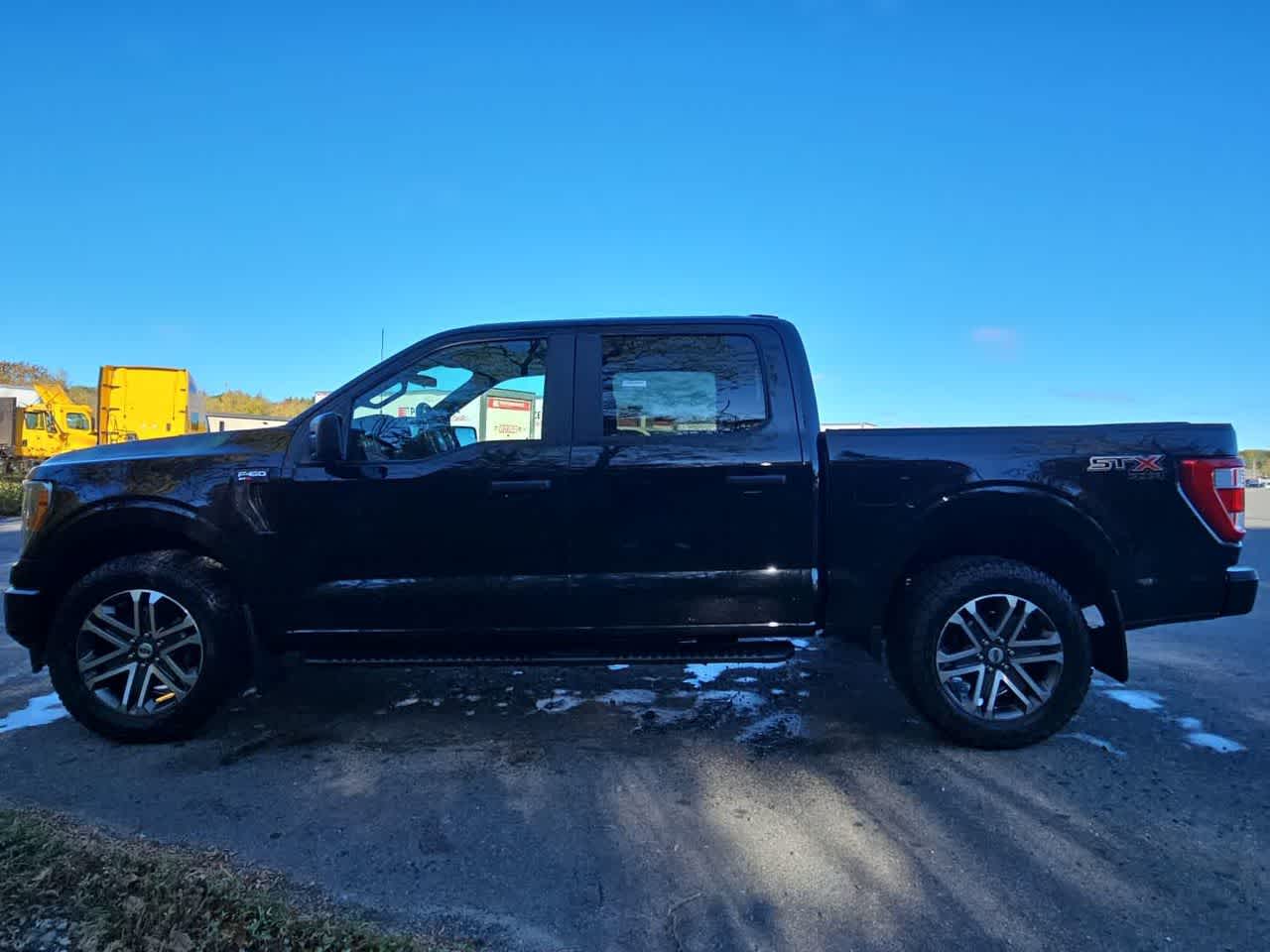 2022 Ford F-150 XL photo 2