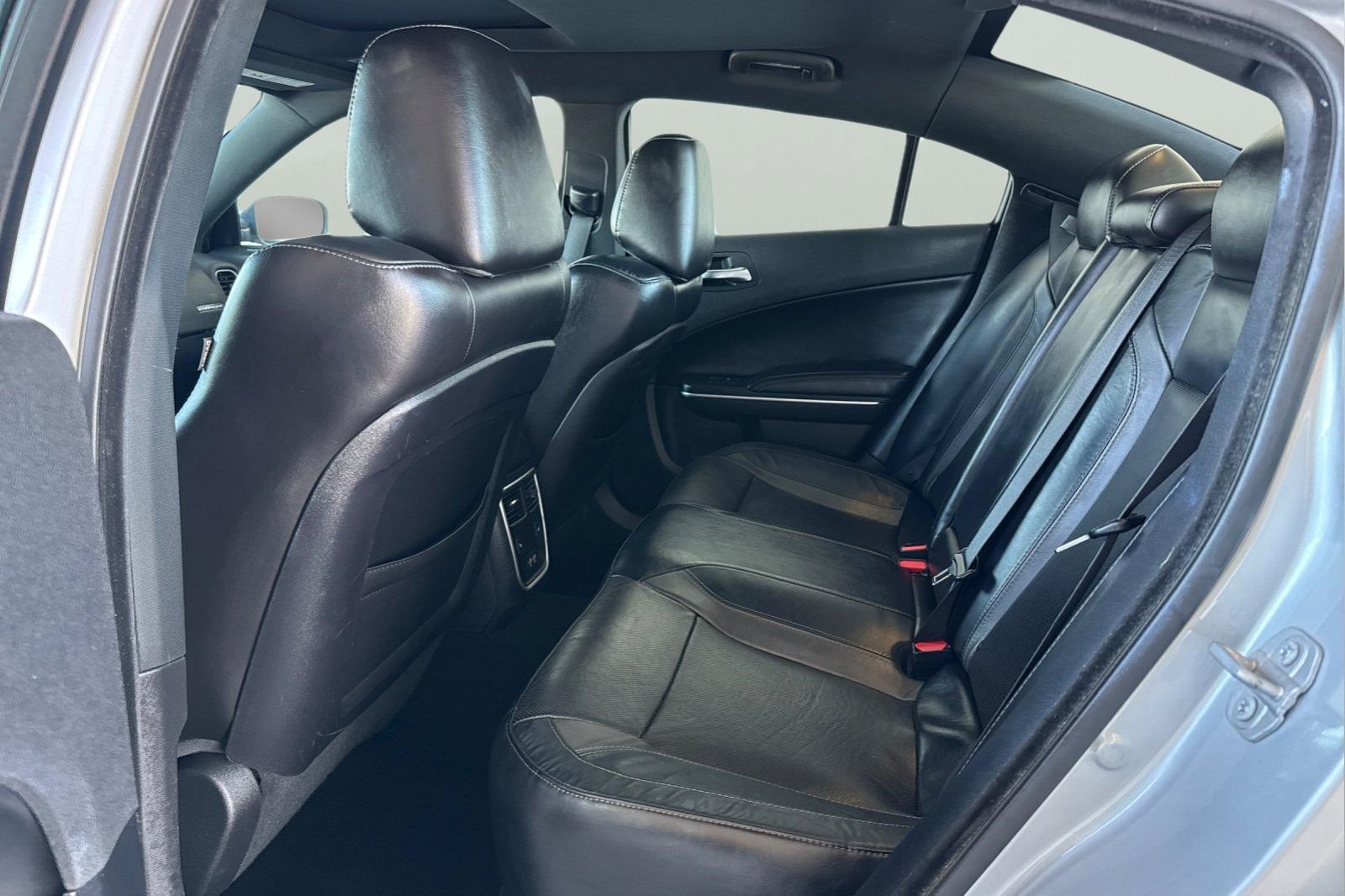 2021 Dodge Charger SXT photo 4