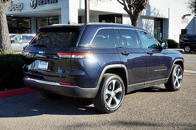 2023 Jeep Cherokee 4xe photo 9