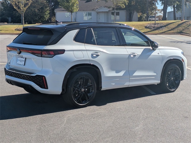 2026 Volkswagen Tiguan SE R-Line Black photo 4