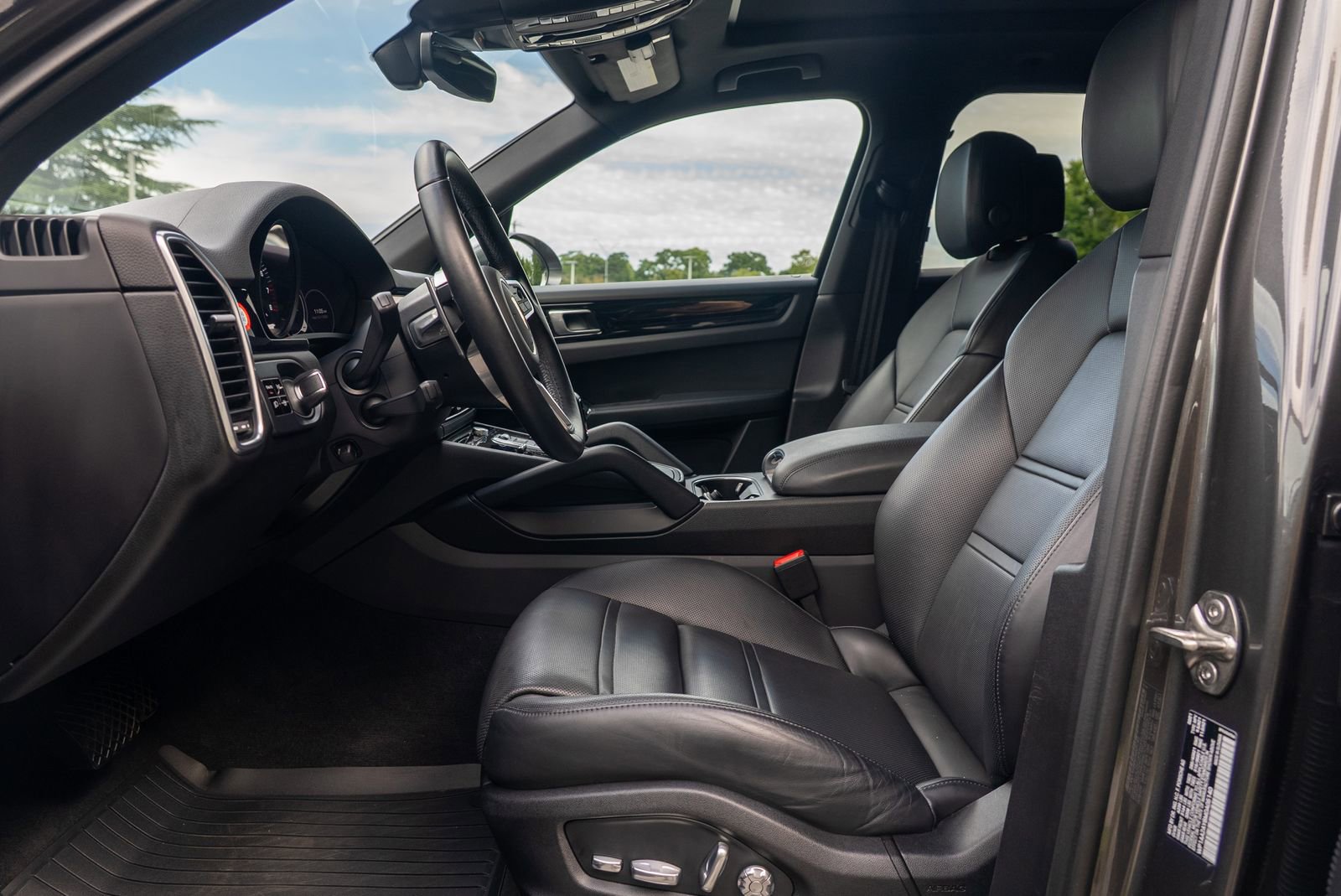2021 Porsche Cayenne Base photo 20