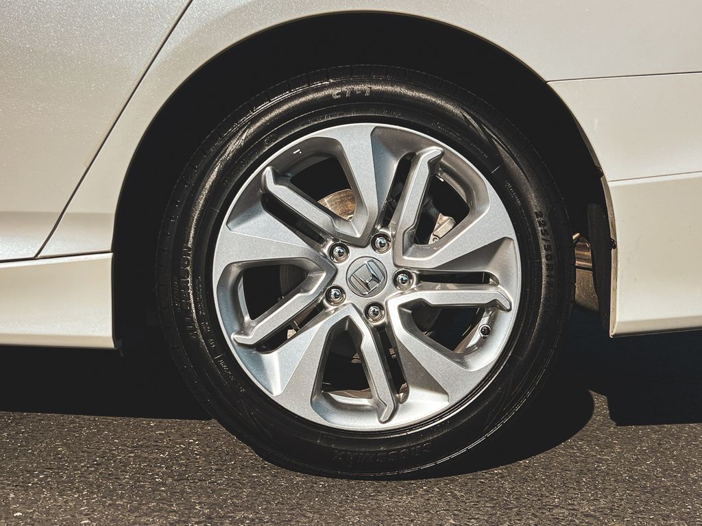 2020 Honda Accord LX photo 4
