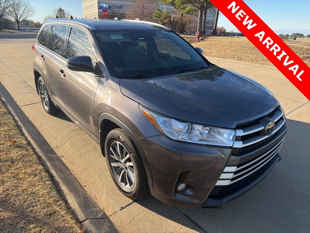 2017 Toyota Highlander XLE's photo