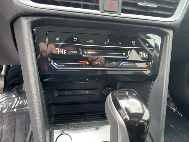 2025 Volkswagen Taos SEL photo 17