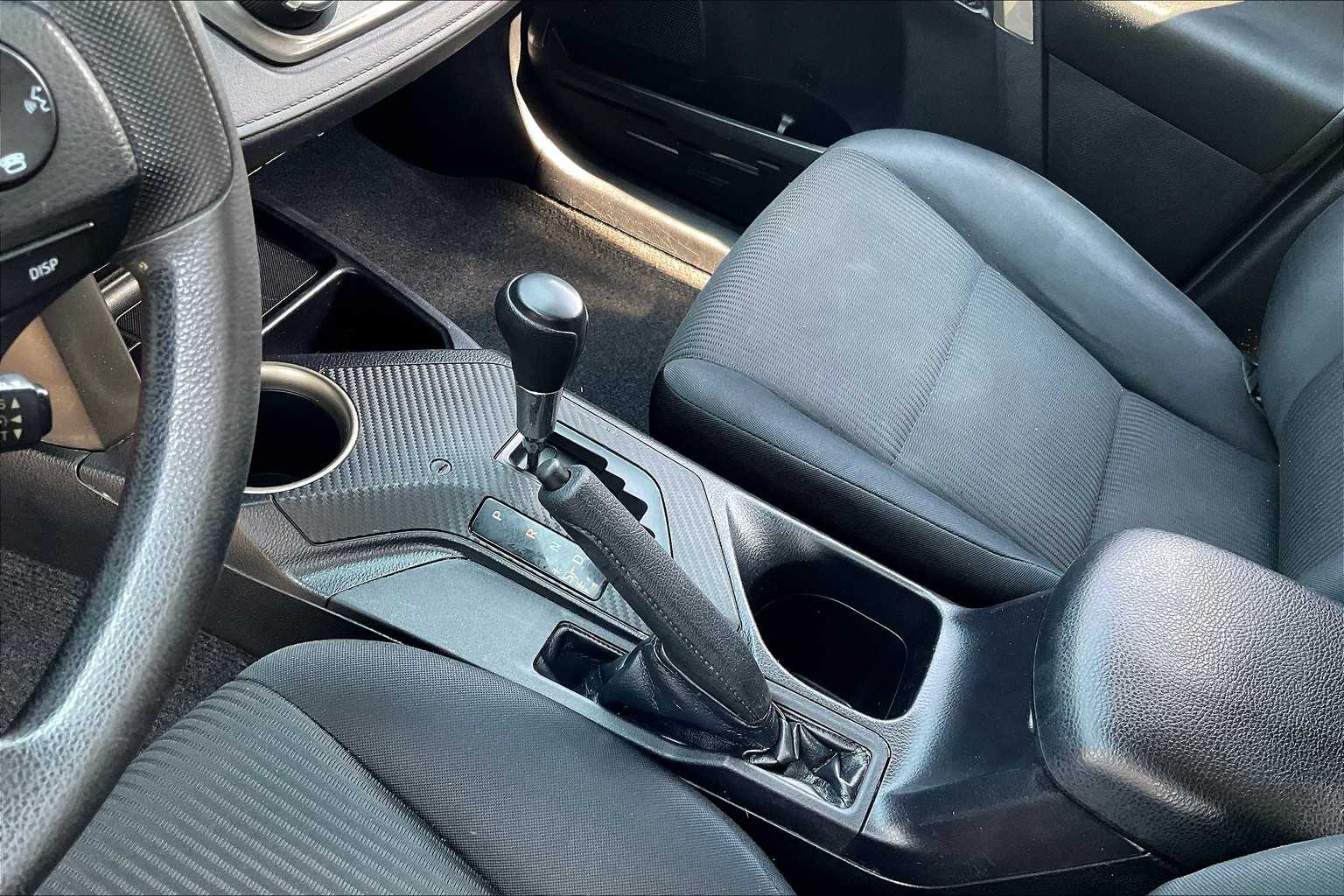 2015 Toyota RAV4 LE photo 13