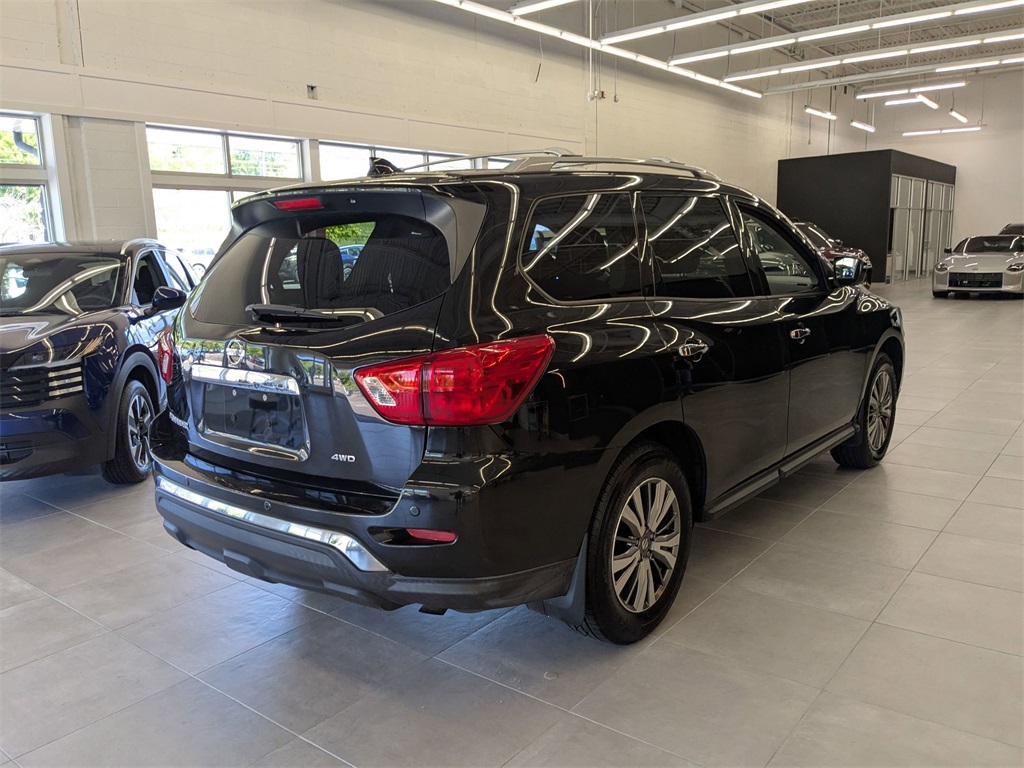 2019 Nissan Pathfinder S photo 2