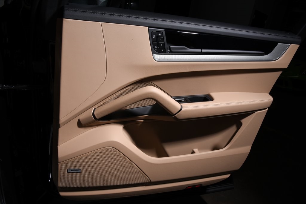 2025 Porsche Cayenne photo 29