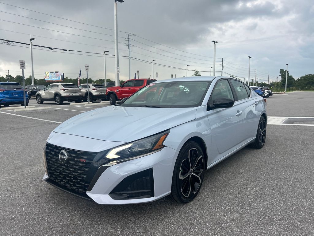 2023 Nissan Altima 2.5 SR photo 3