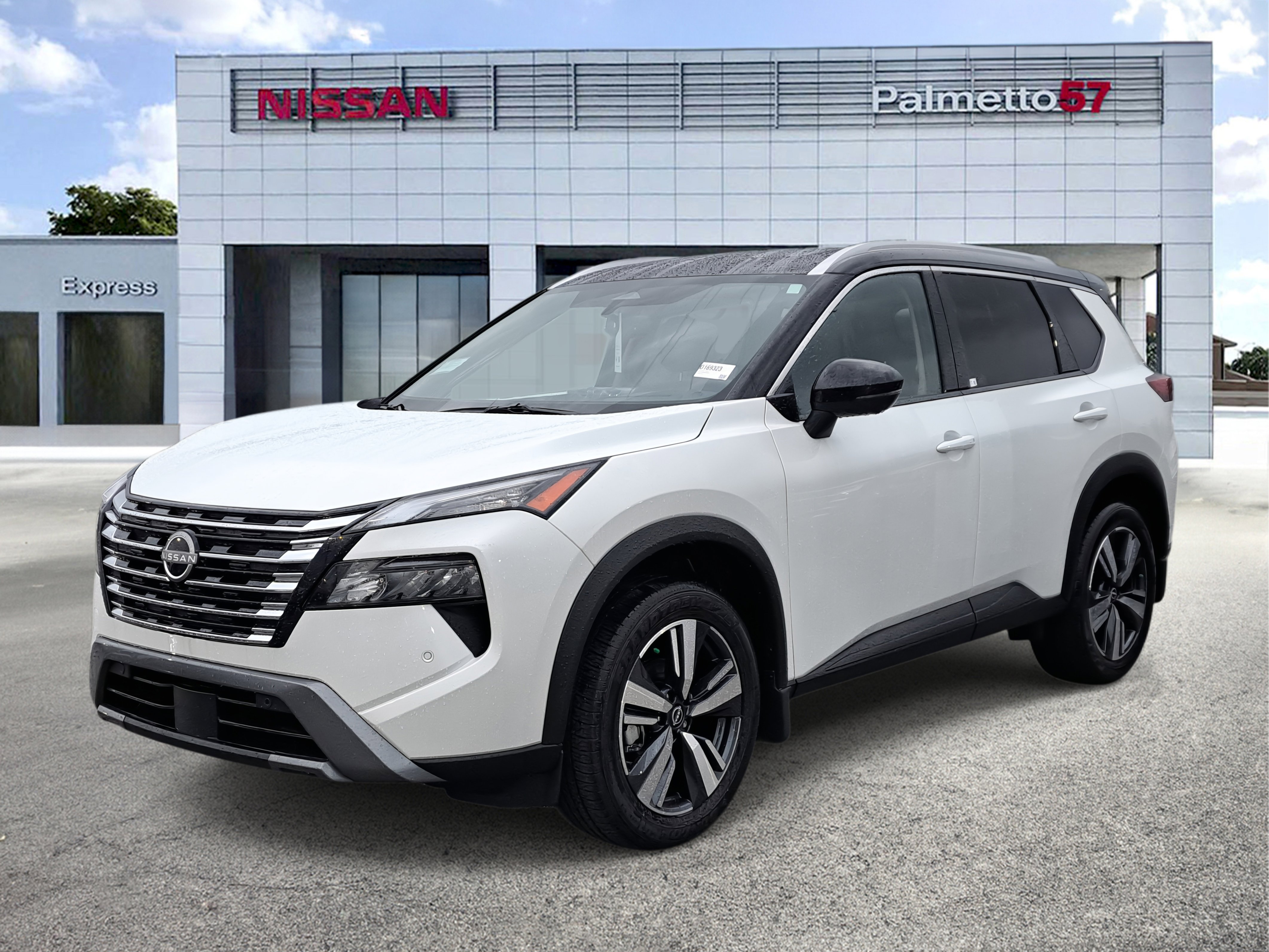 2025 Nissan Rogue SL photo 2