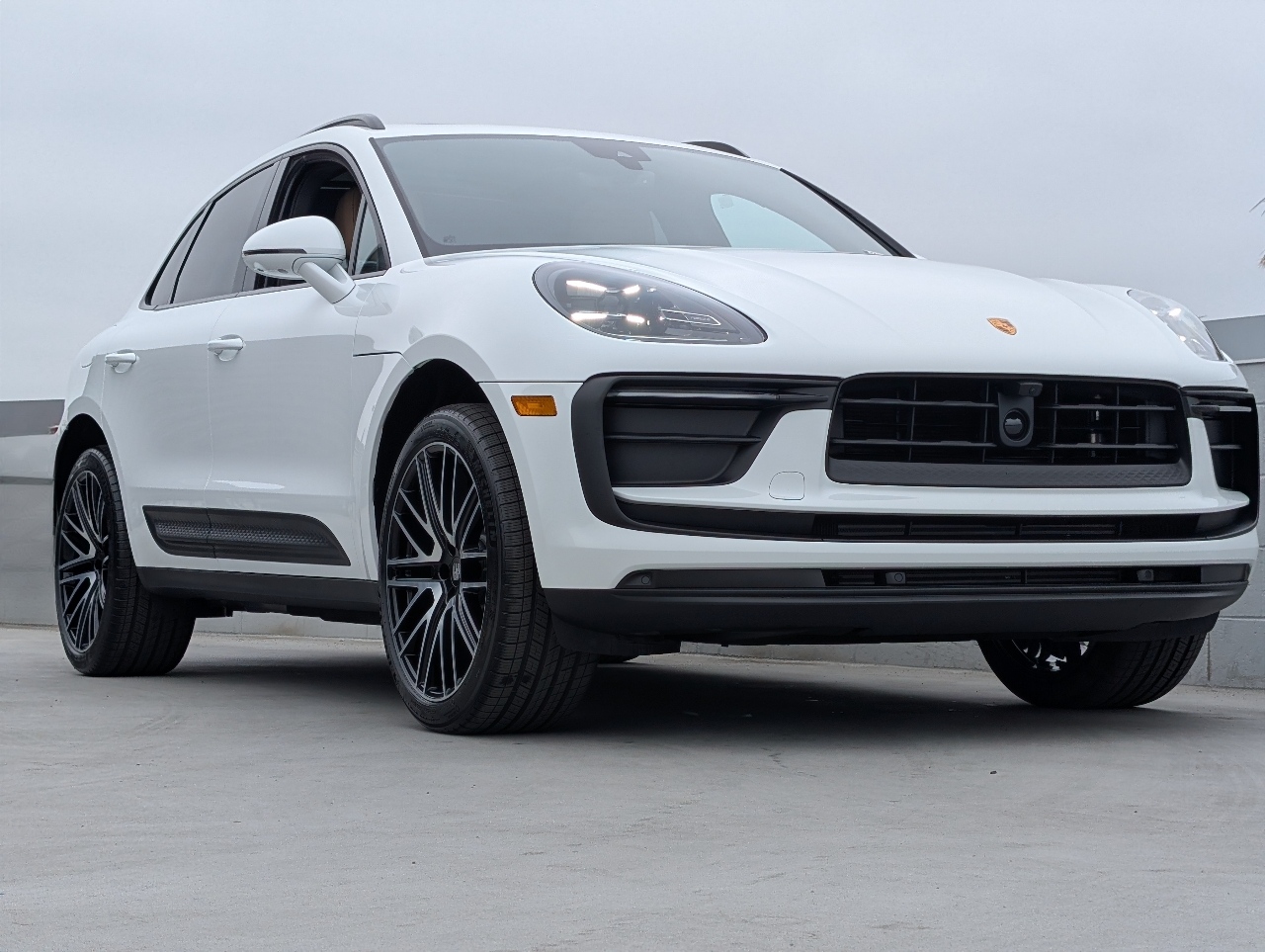 2025 Porsche Macan T photo 23
