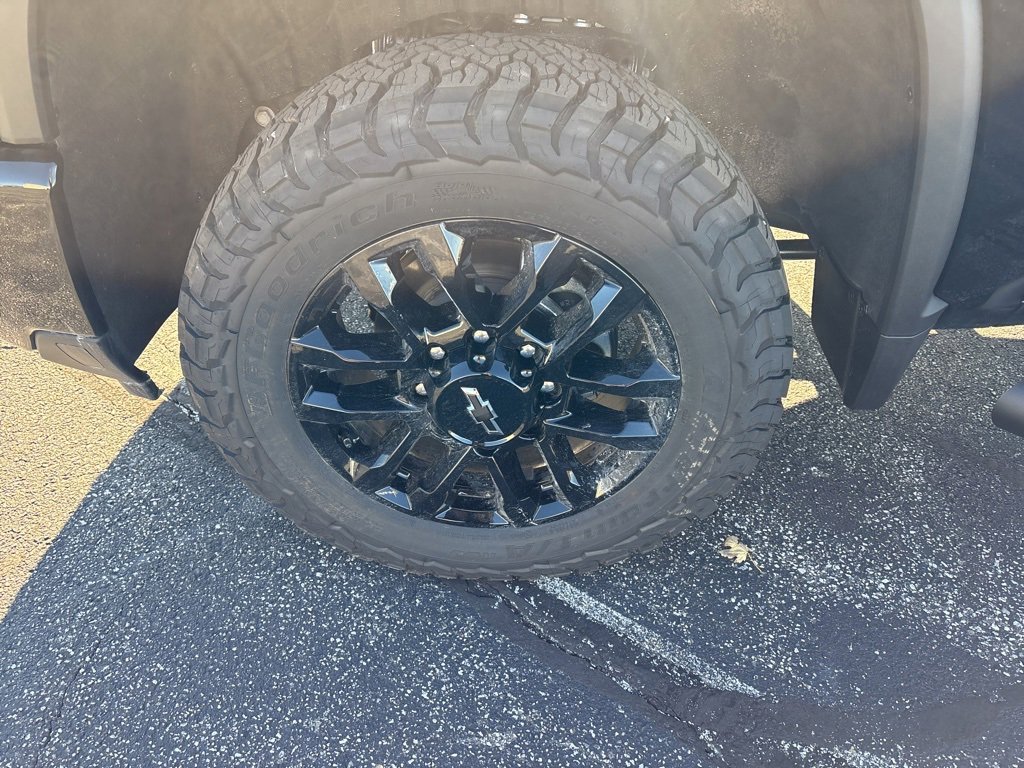 2026 Chevrolet Silverado 2500HD LT photo 3