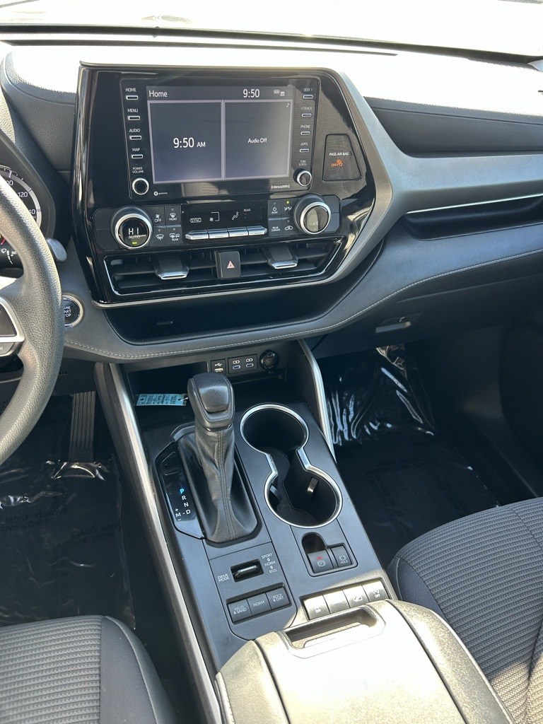 2022 Toyota Highlander L photo 19
