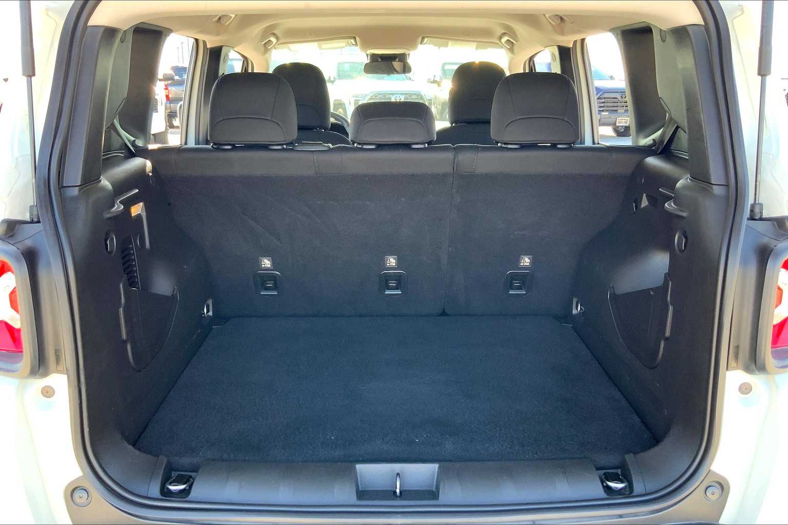 2021 Jeep Renegade Latitude photo 32