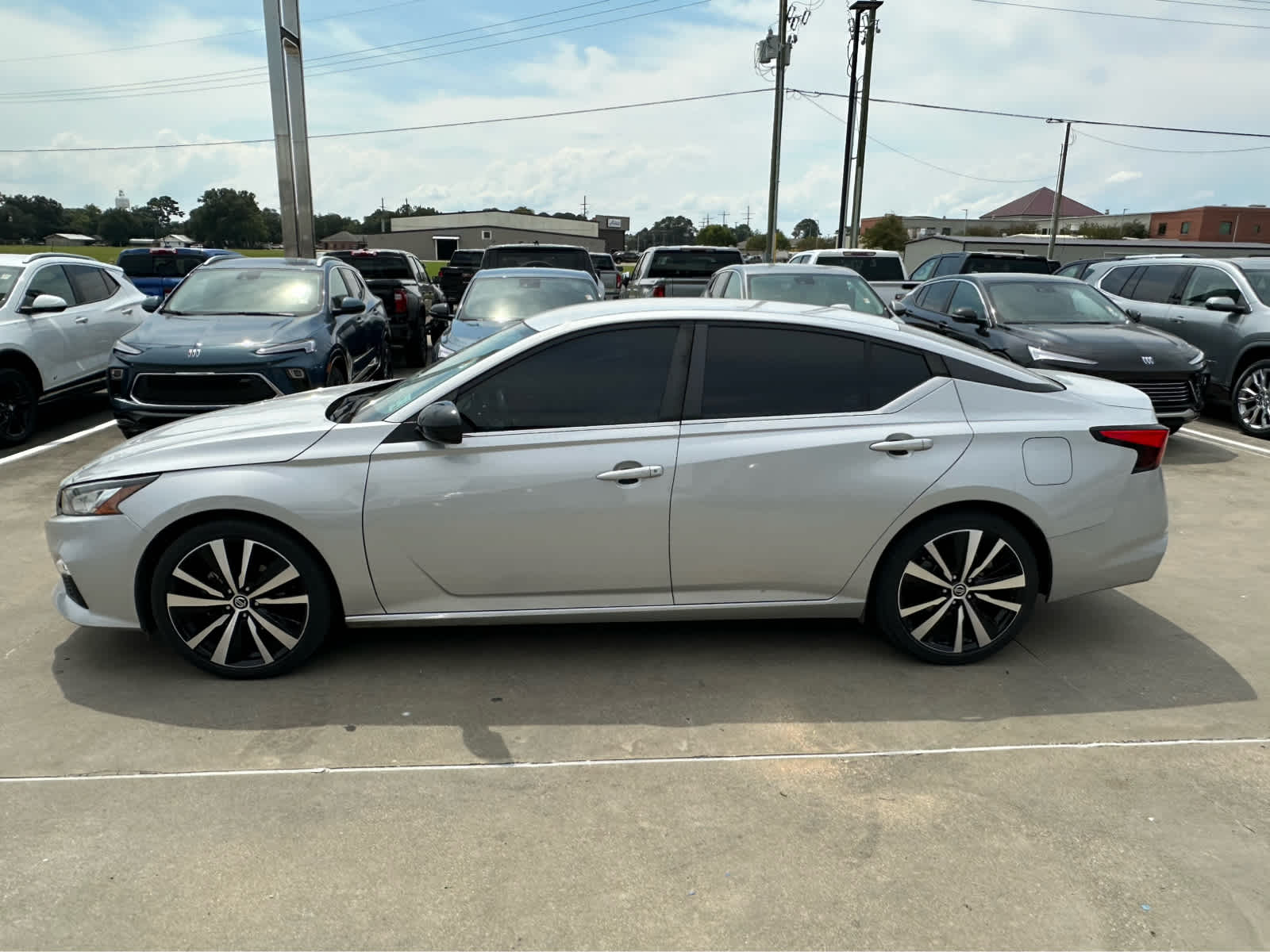 2022 Nissan Altima 2.5 SR photo 2