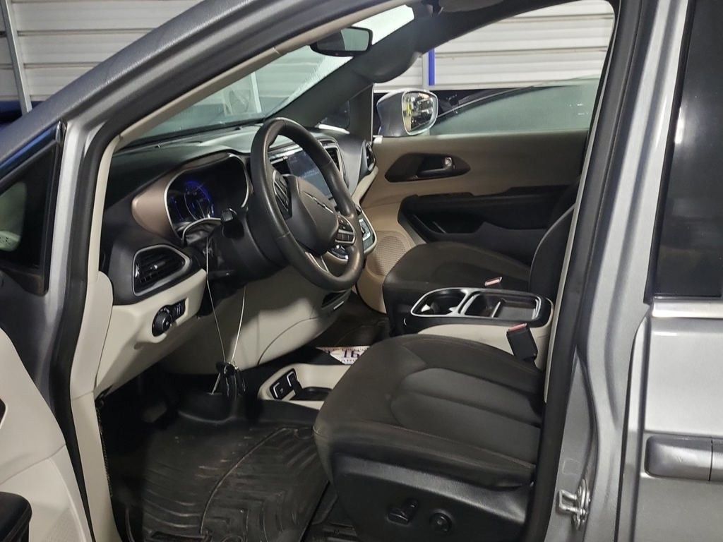2018 Chrysler Pacifica Touring Plus photo 11