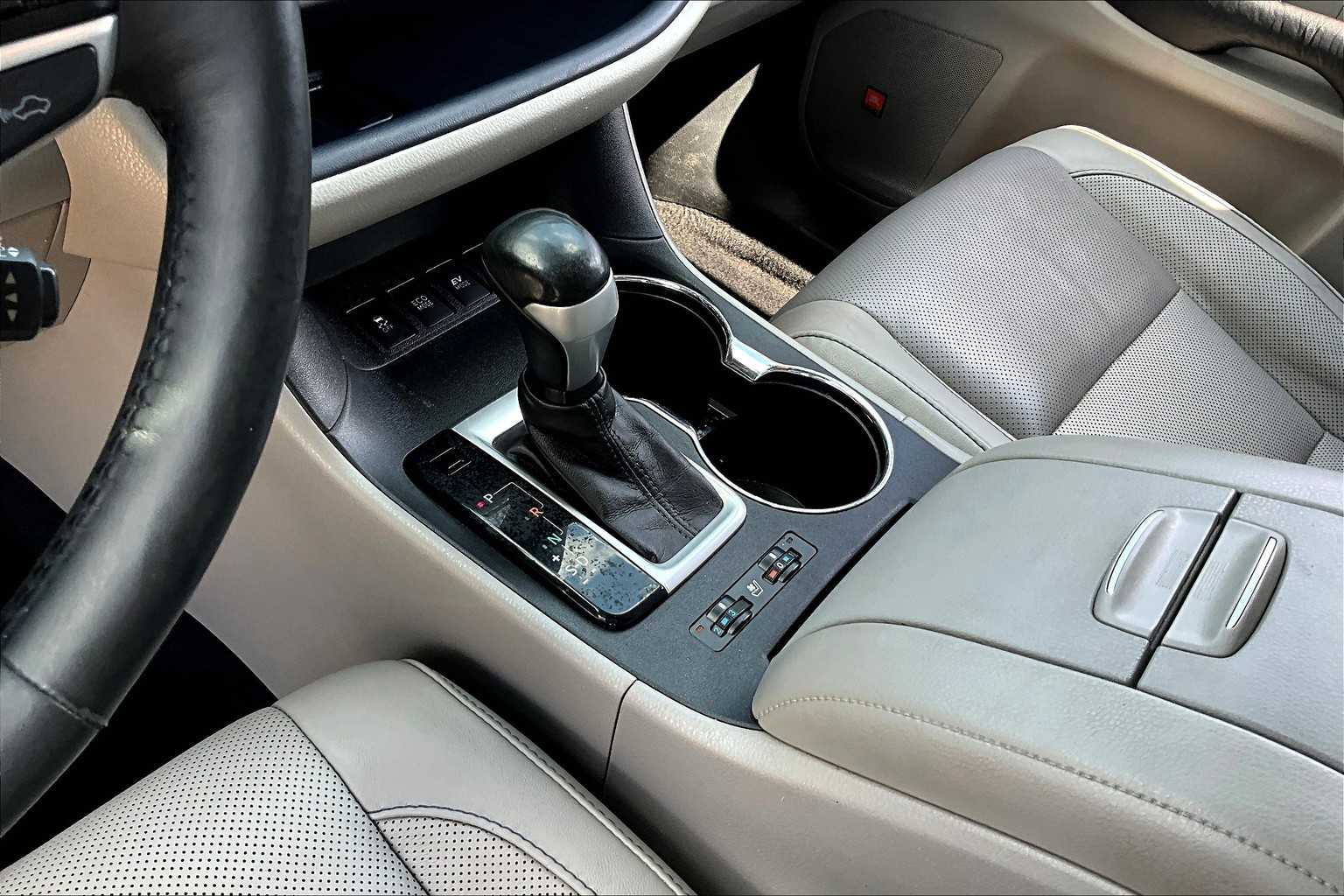 2016 Toyota Highlander Hybrid Limited Platinum photo 16