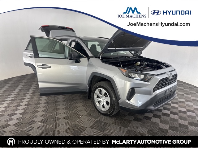 2021 Toyota RAV4 LE photo 10