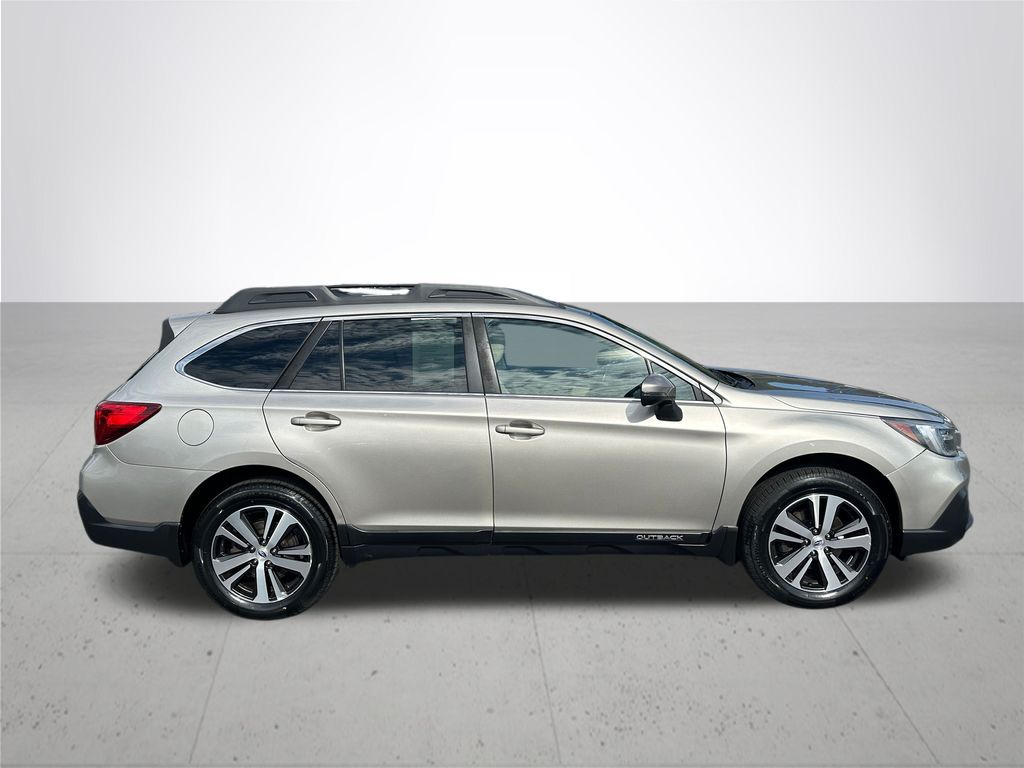 2018 Subaru Outback 3.6R Limited photo 6
